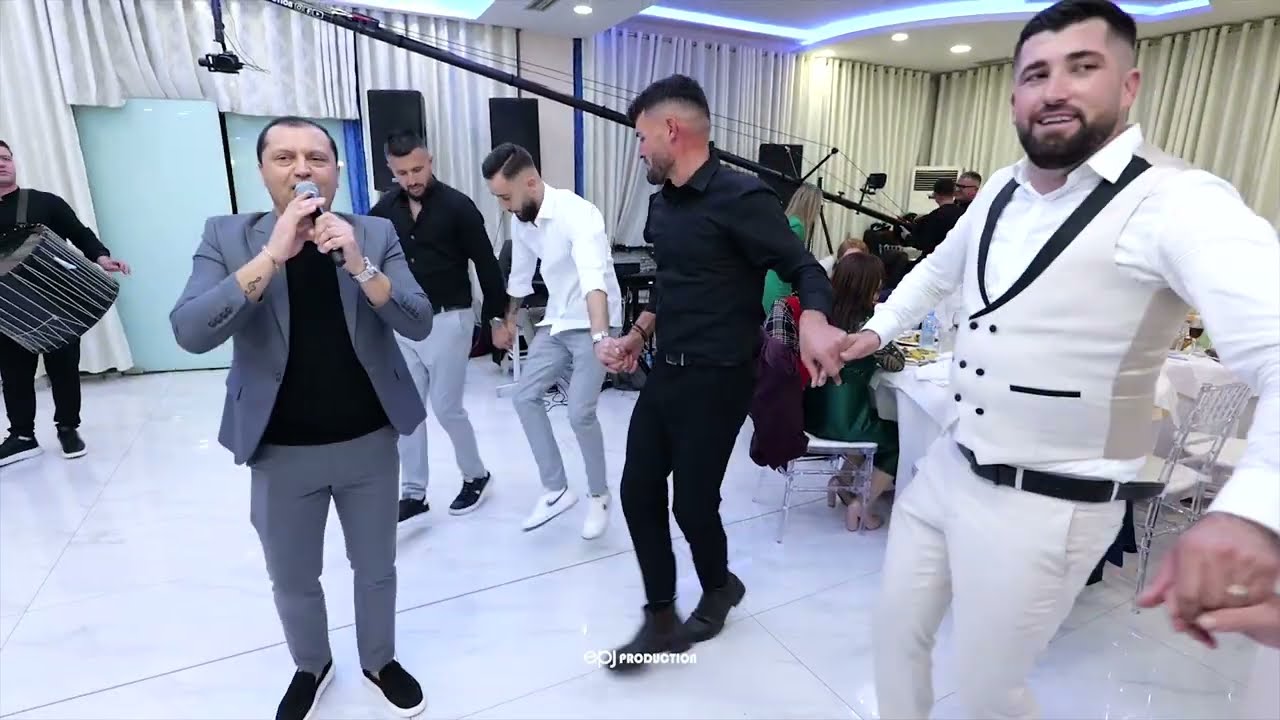 Shoqeria e Sandrit ndezin atmosferen ne ditelindjen e Alvis - Saimir Ahmeti & Ardit Muça