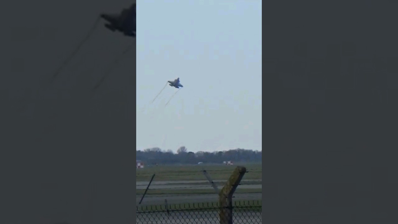 Haunting F35 Howl vs F16 Viper Low Approach