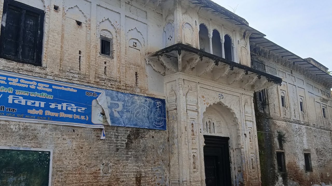  हमारे गाँव की सबसे पुरानी हवेली है सैन 1829 की इसमें अब स्कूल चल रहा है सरस्वती शिशु विद्या मंदिर 