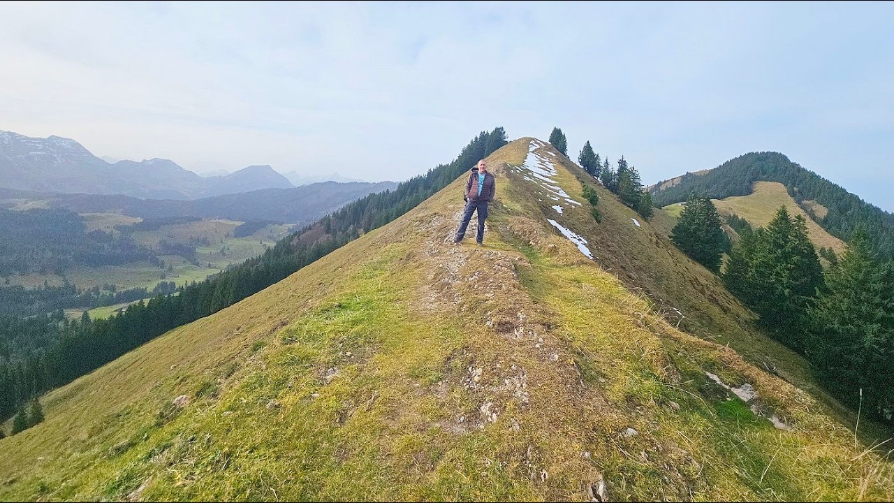 Wanderung vom Gipfel des Kronberg den Kamm entlang nach Jakobsbad, Schweiz