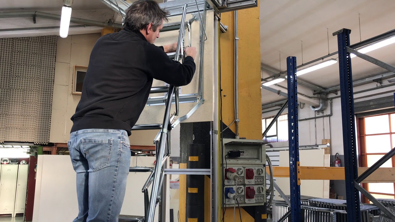 Montaggio sostegno di salita - Handrail installation