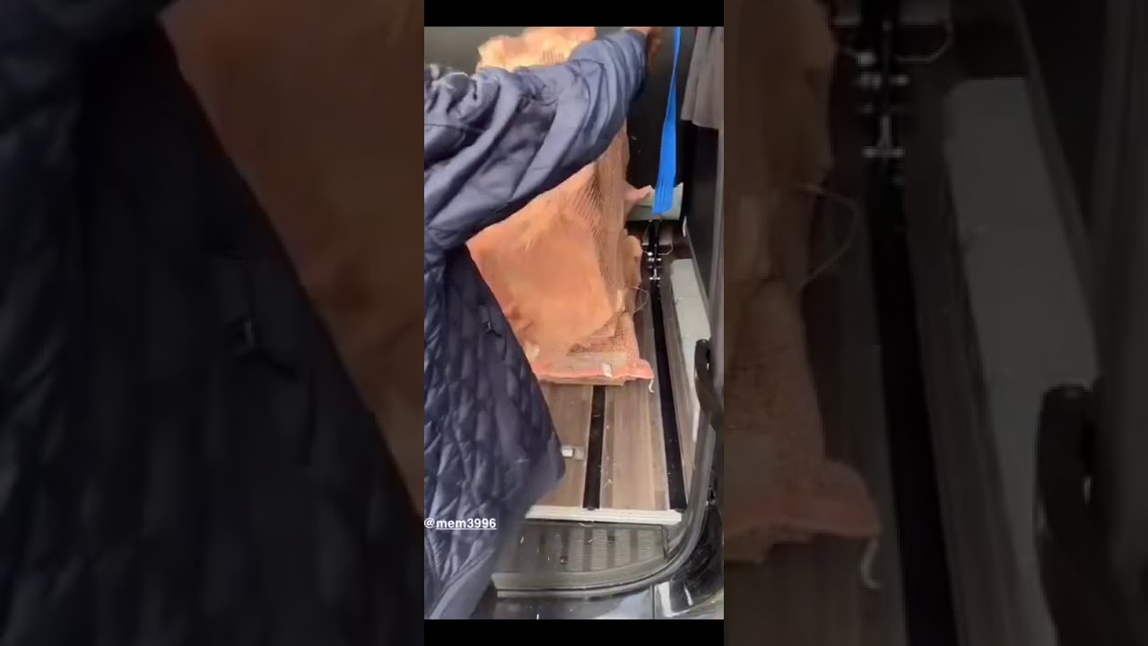 كشته في النرويج على نهر 😍