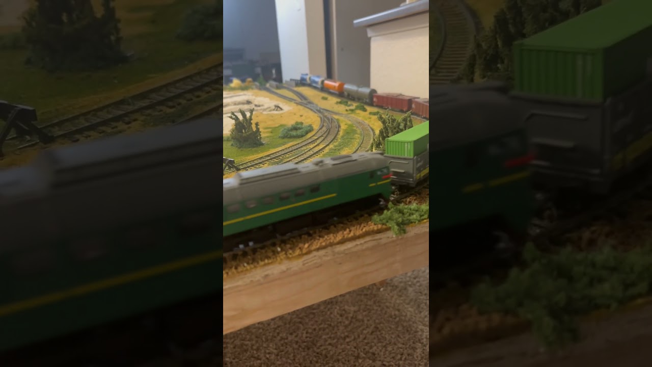 #railway #modelrailway #modelrailwayscene  M62 Piko and BR770/Chme3 катаем модели , чмеха летит!!!