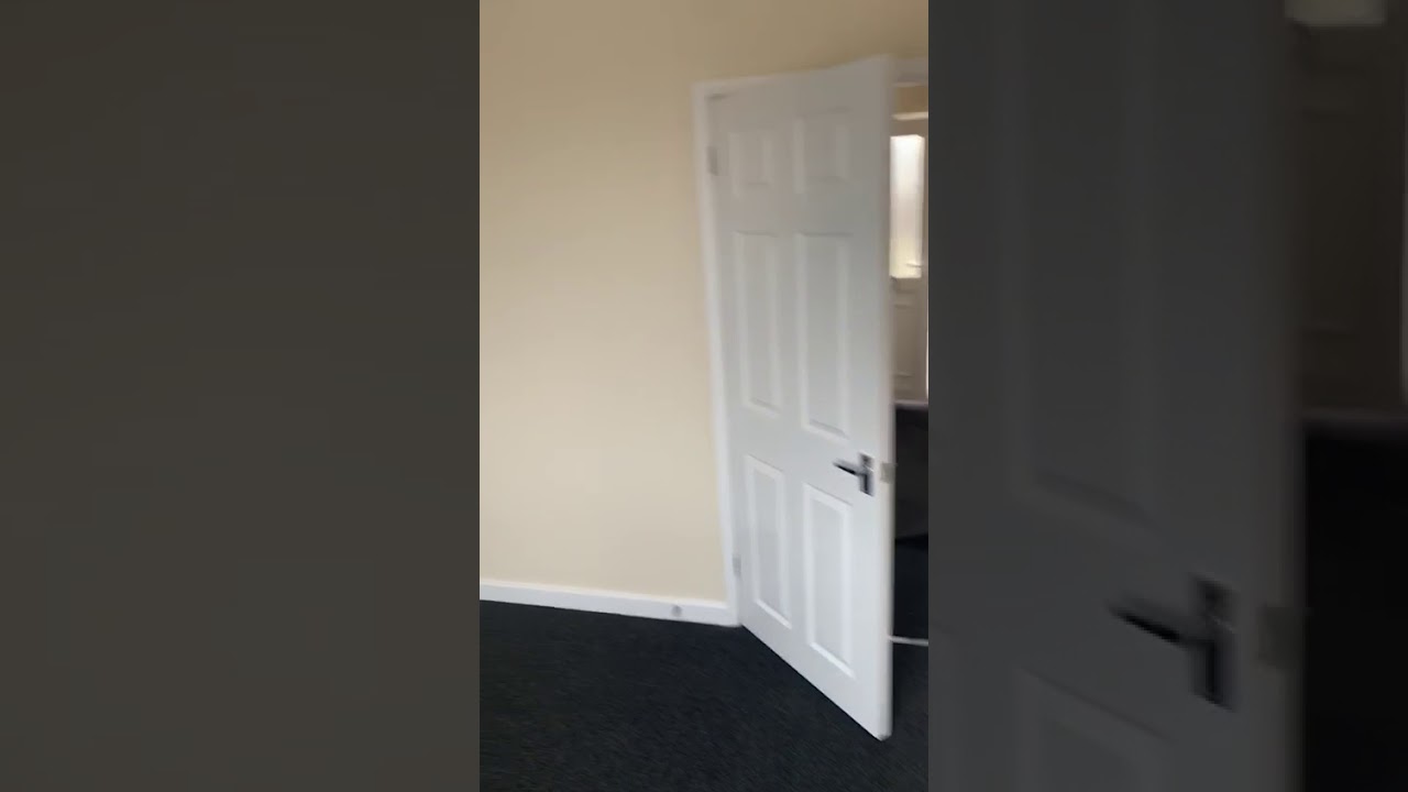 Flat 7, 6 The Square, Bagshot, GU19 5AY