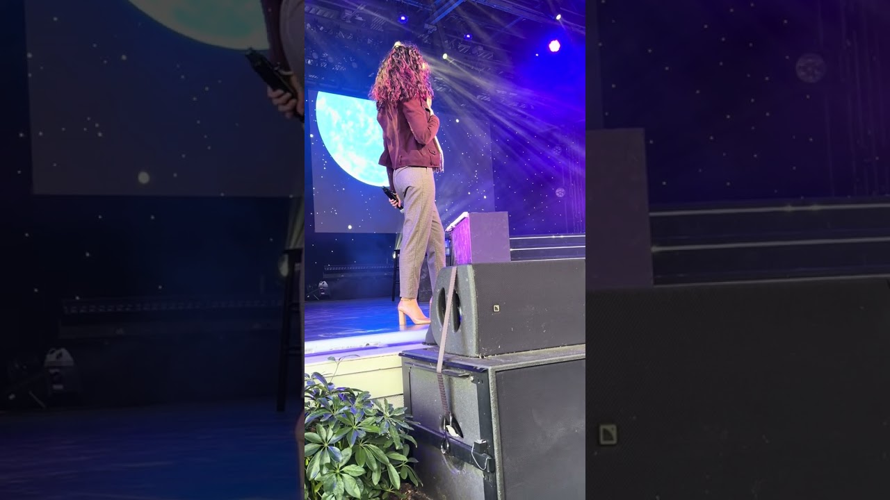 Disney on Broadway stars perform A Whole New World