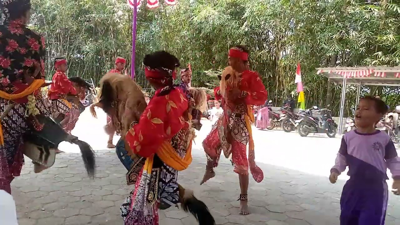 TARI ebeg karya Laras live SDN 2 Sadang kulon
