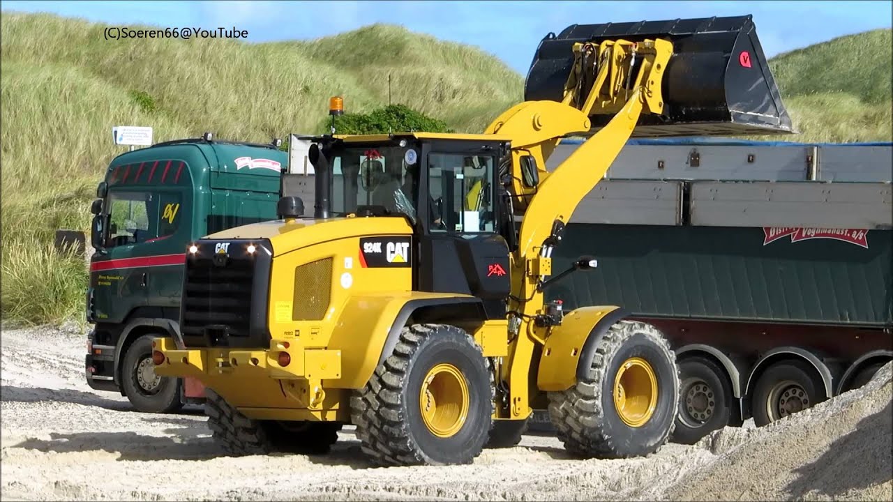 Radlader CATERPILLAR 924K belädt Laster mit Sand - Soeren66
