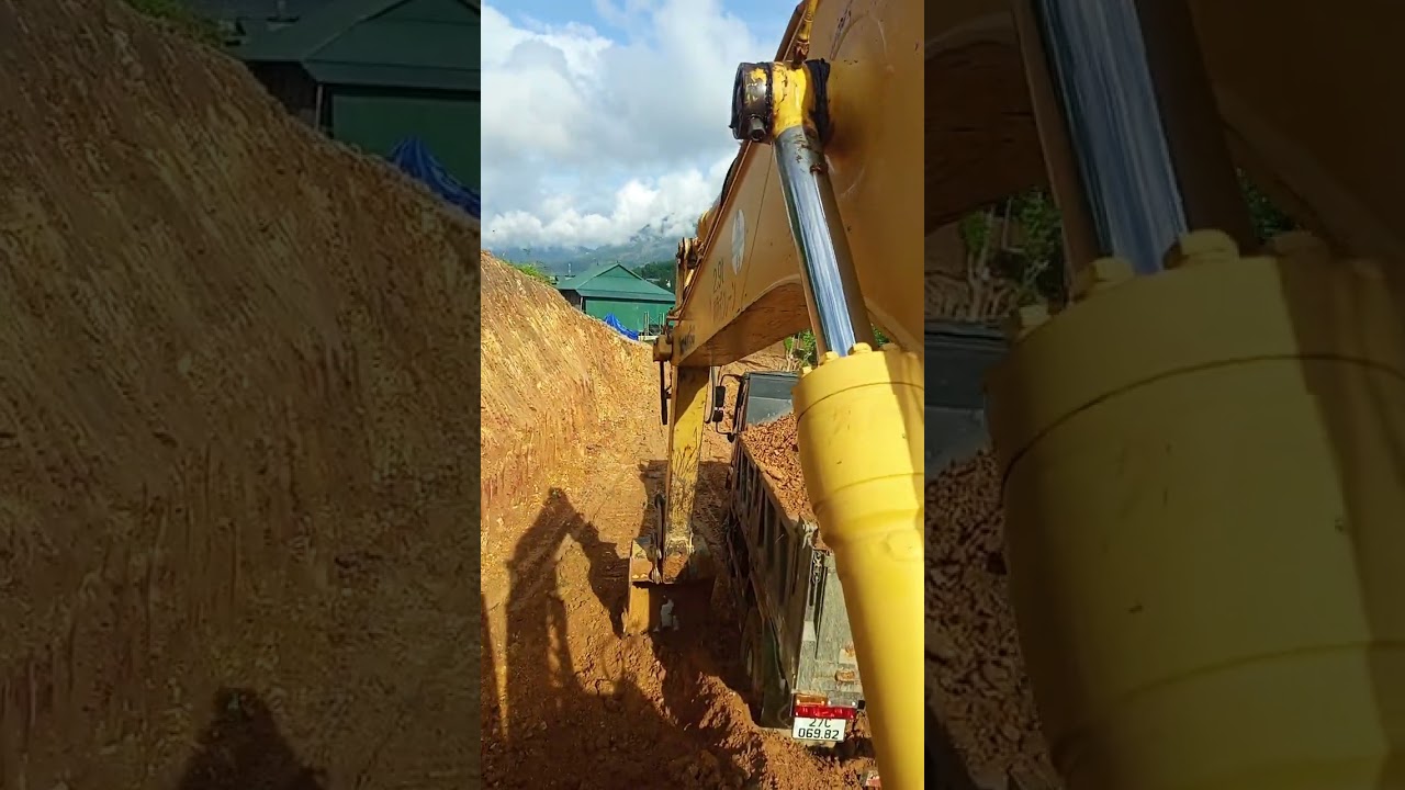 Chia sẻ cho anh em cách xúc đất lên xe nhanh nhất