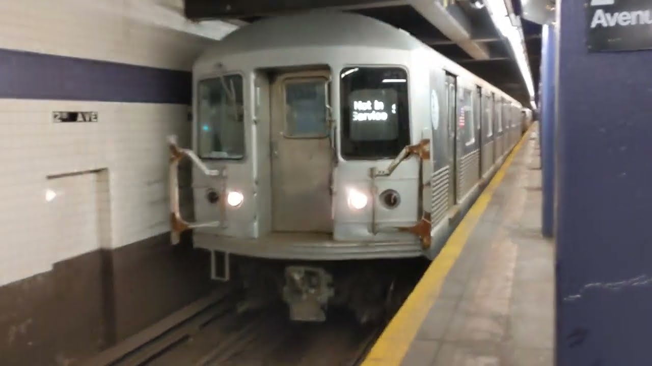 NYCT R42s in Trash Service