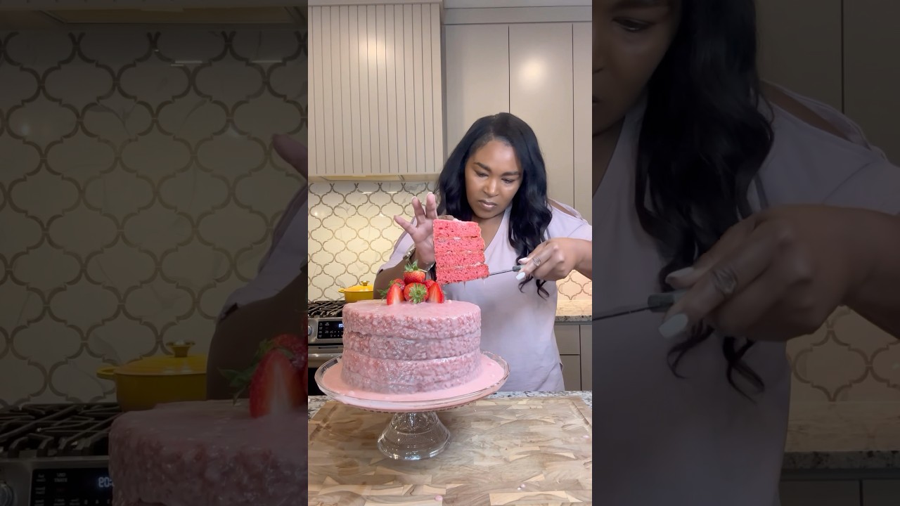 MeeMee&rsquo;s Strawberry Cake! Recipe in the comments. #strawberrycake #strawberries #cakerecipe