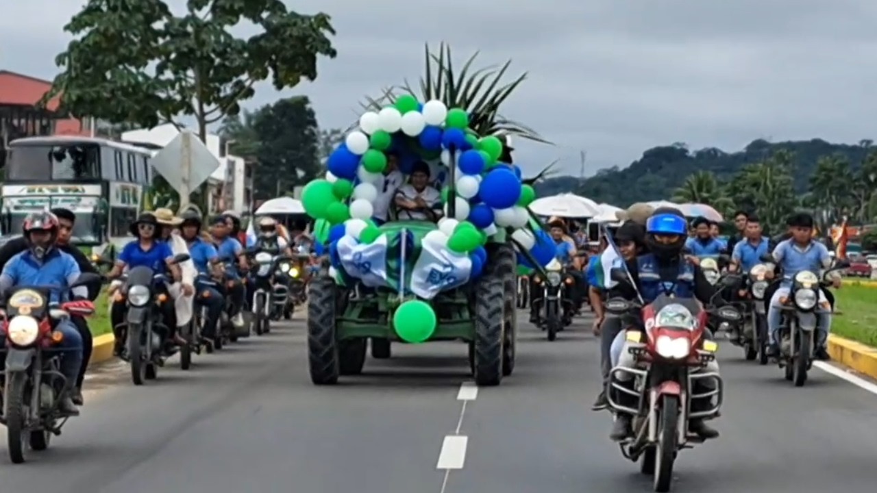 Evo Morales Ayma en caravana Concentración en el Estadio en Chimore