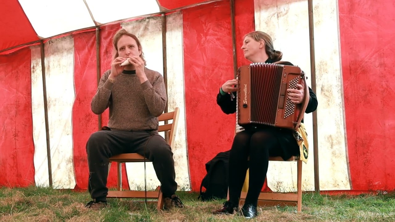 Cooley's reel and The Earl's Chair. Ocarina, accordion and fiddle (Robert Hickman and others)