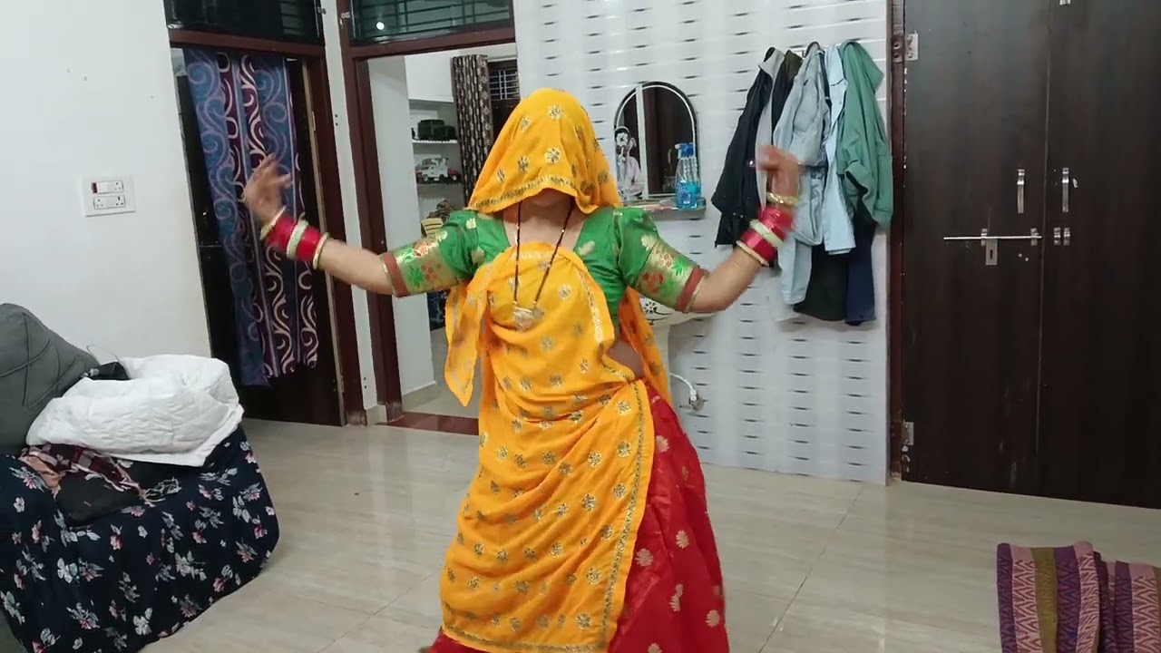 तू रोटी करती चुला छोरी एक दम मस्त लगे #hrgurjarrasiyasong #meenageetdance #गुर्जरसिया 