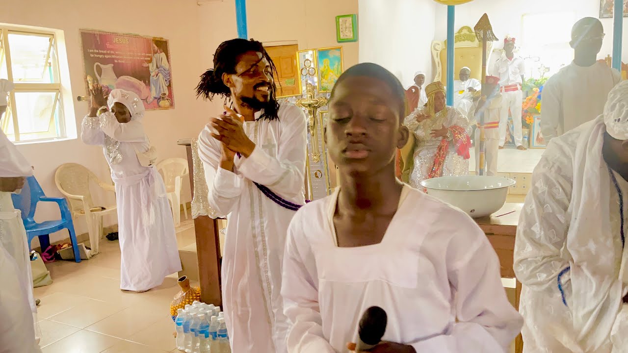 TOHEEB MIGHTY SPEAKING IN TONGUE AND ORIN EMI AT C&S E.C.O.B MAJEMU IYANU OLUWA PARISH AYOBO.