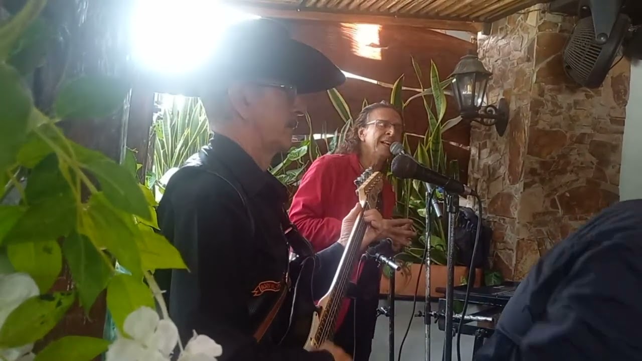 UN GATO EN LA OSCURIDAD-D.R.A.- EL TEJANO Juan Francisco -Dos (2) Integrantes