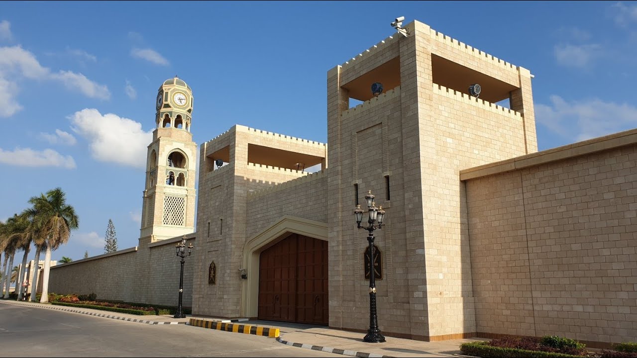 Salalah, Oman - Drive from Al Husn Palace to Salalah Gardens Mall - HD Quality