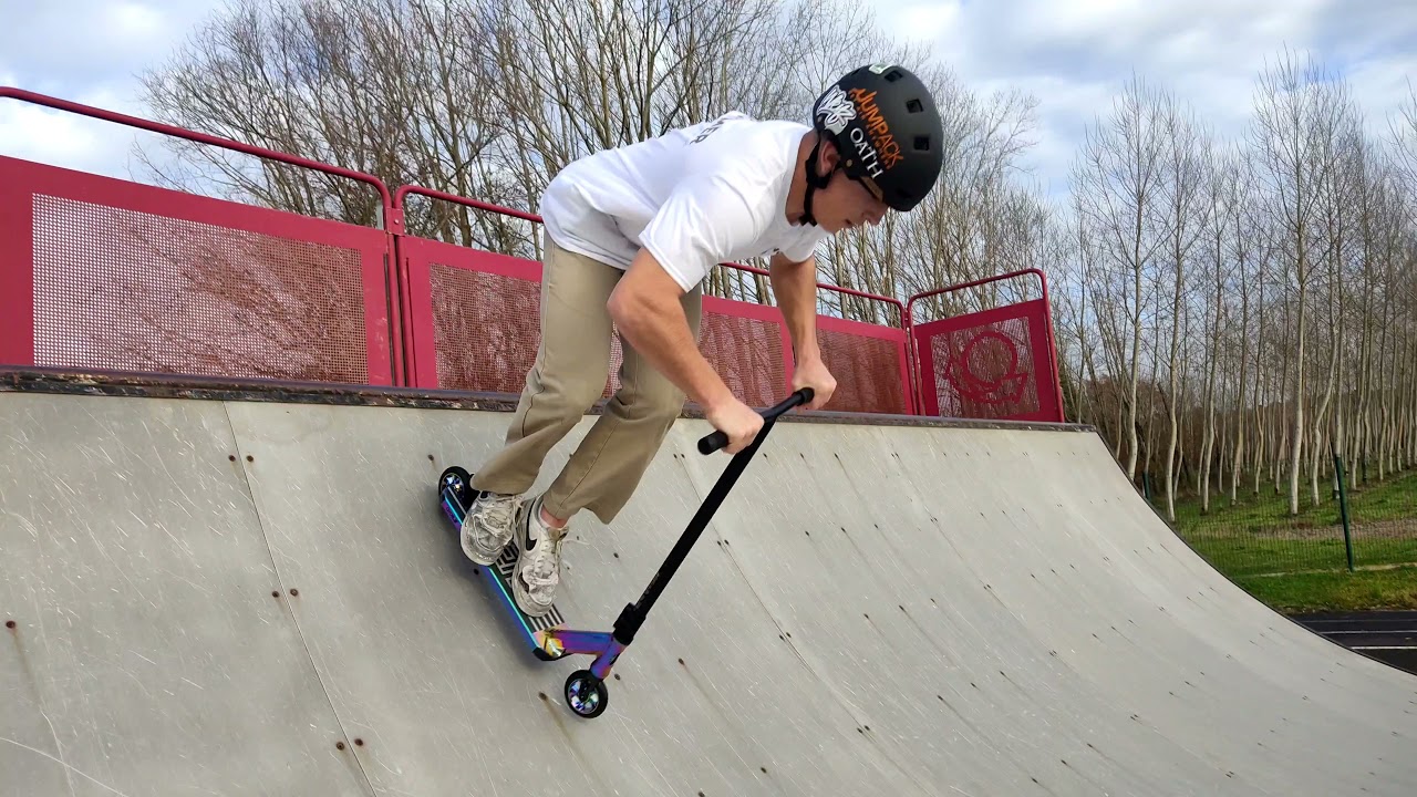 Quentin ride la trottinette freestyle OZFLIP L3