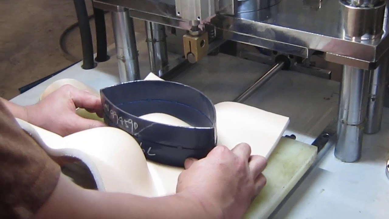 自动啤机 Automatic Bra Cup Edge Cutting & Trimming Machine