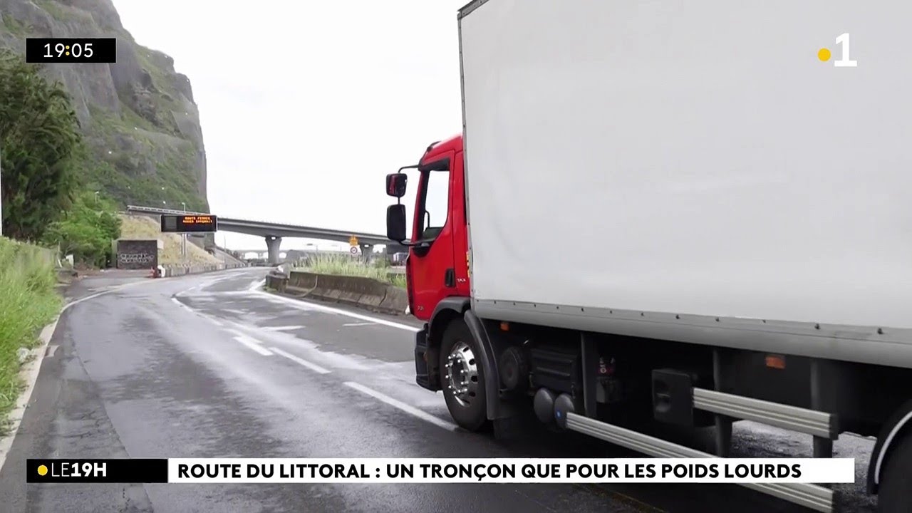 La route du Littoral est toujours fermée. Des convois de poids lourds ont eu lieu ce lundi