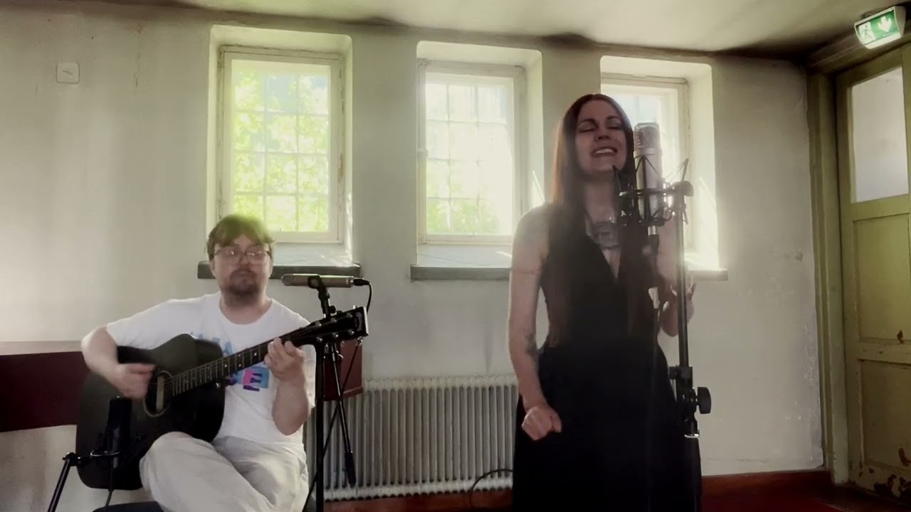 Nora Kinnunen : You're so vain (acoustic live)