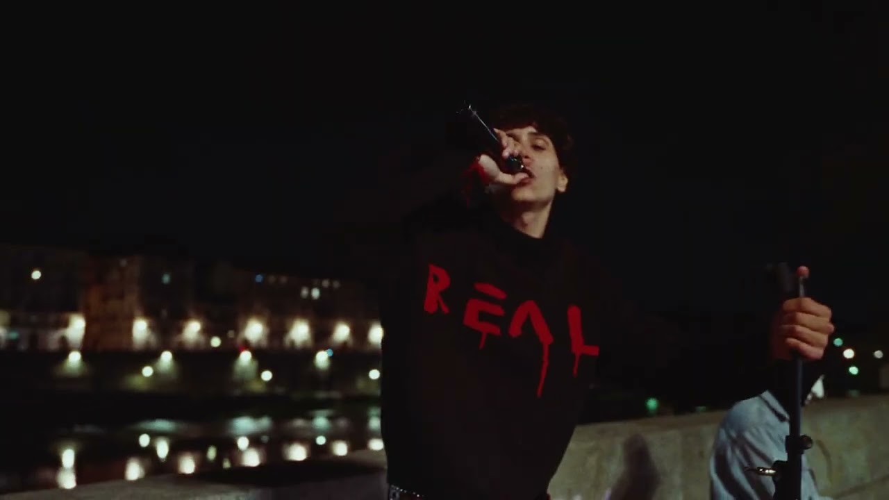 Dimawhite - PIANGE UN CHITARRISTA (Official Video)