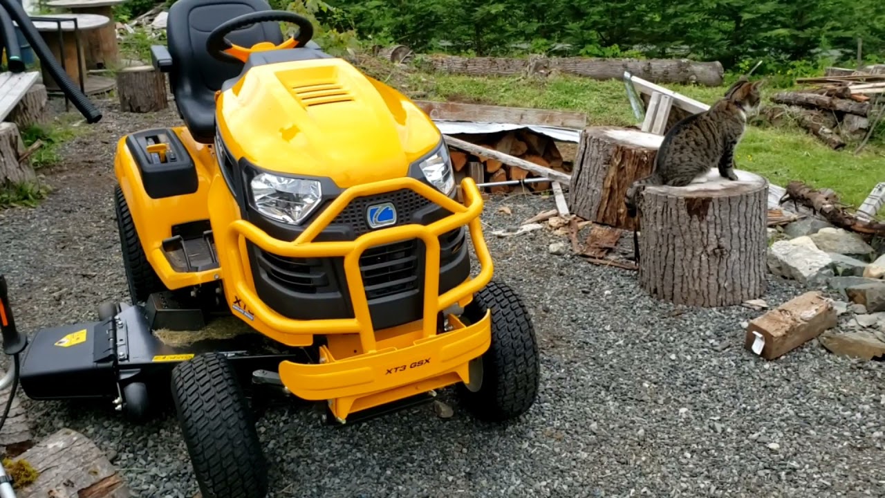 Cub Cadet XT3 GSX - Mowing a hillside