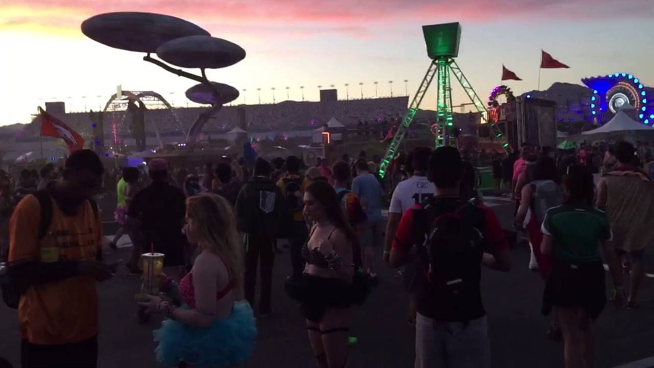 Entering EDC for the first time. EDC 2016 Las Vegas (EDC20)
