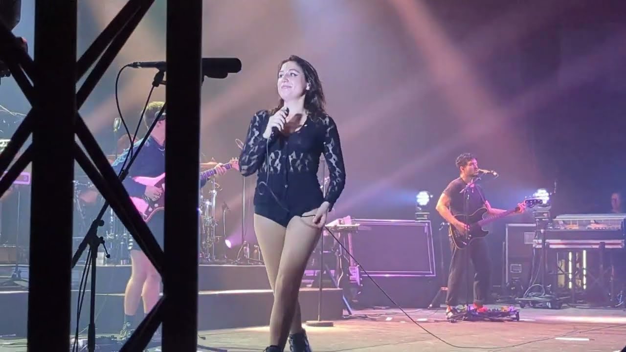 Izïa Higelin 11 novembre 2023 au Rendez-vous Soniques à Saint Lô