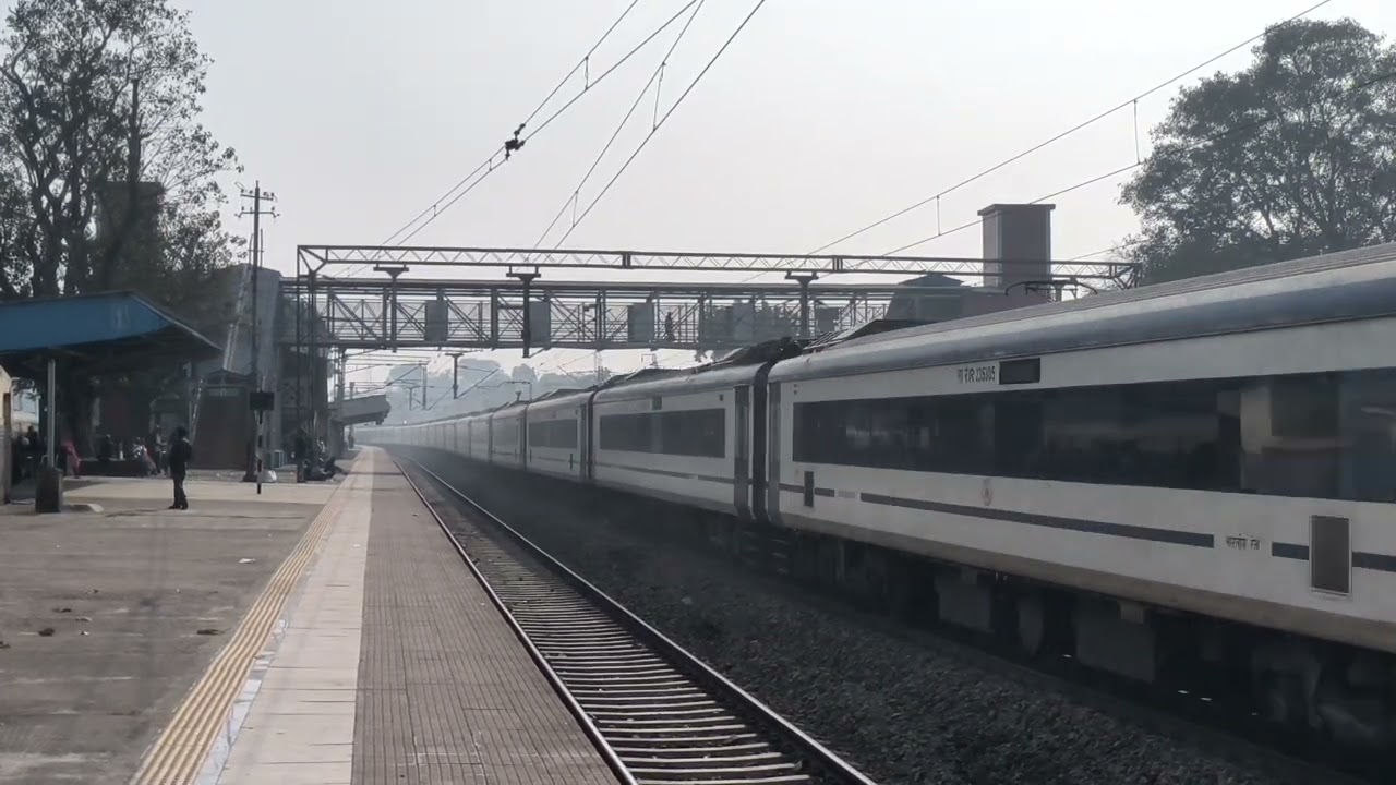 GAYA VANDE BHARAT EXPRESS(HOWRAH TO GAYA) SKIPPING BARAKAR STATION AT 100 KM/HR