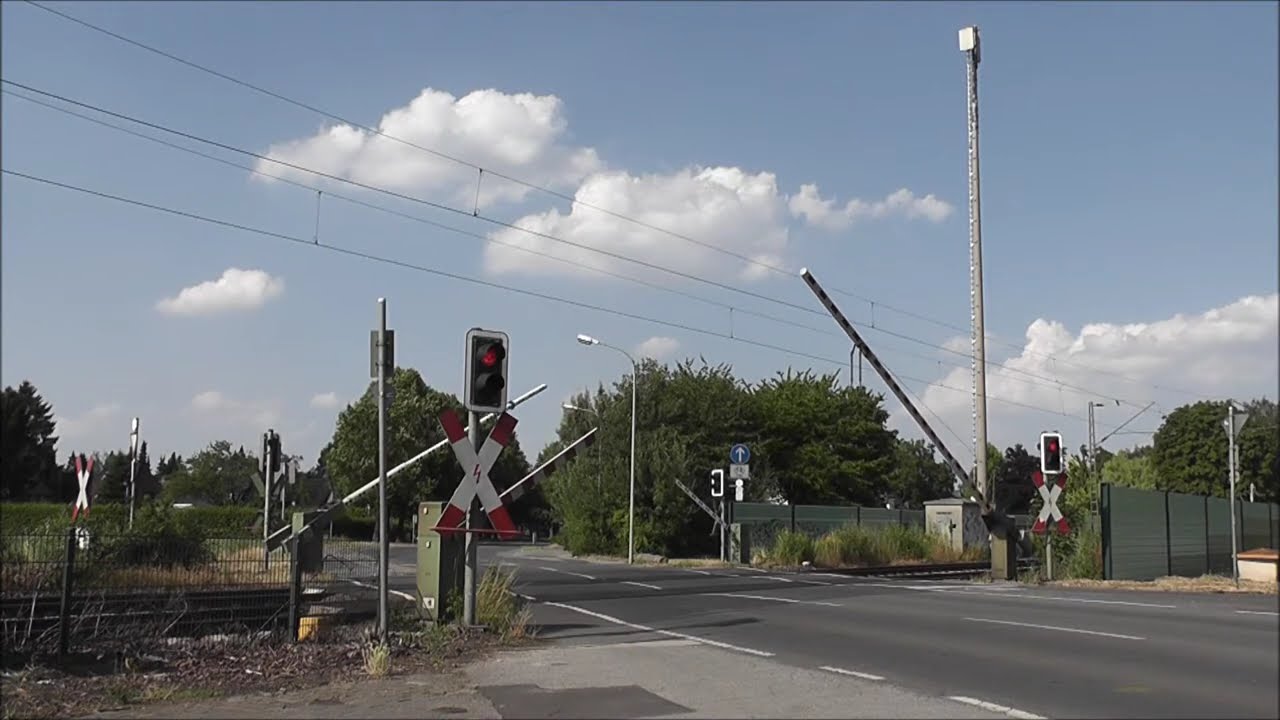 BÜ Forstwaldstraße - Bahnübergänge an der Rhein-Niers-Bahn (RB33) [1080p]