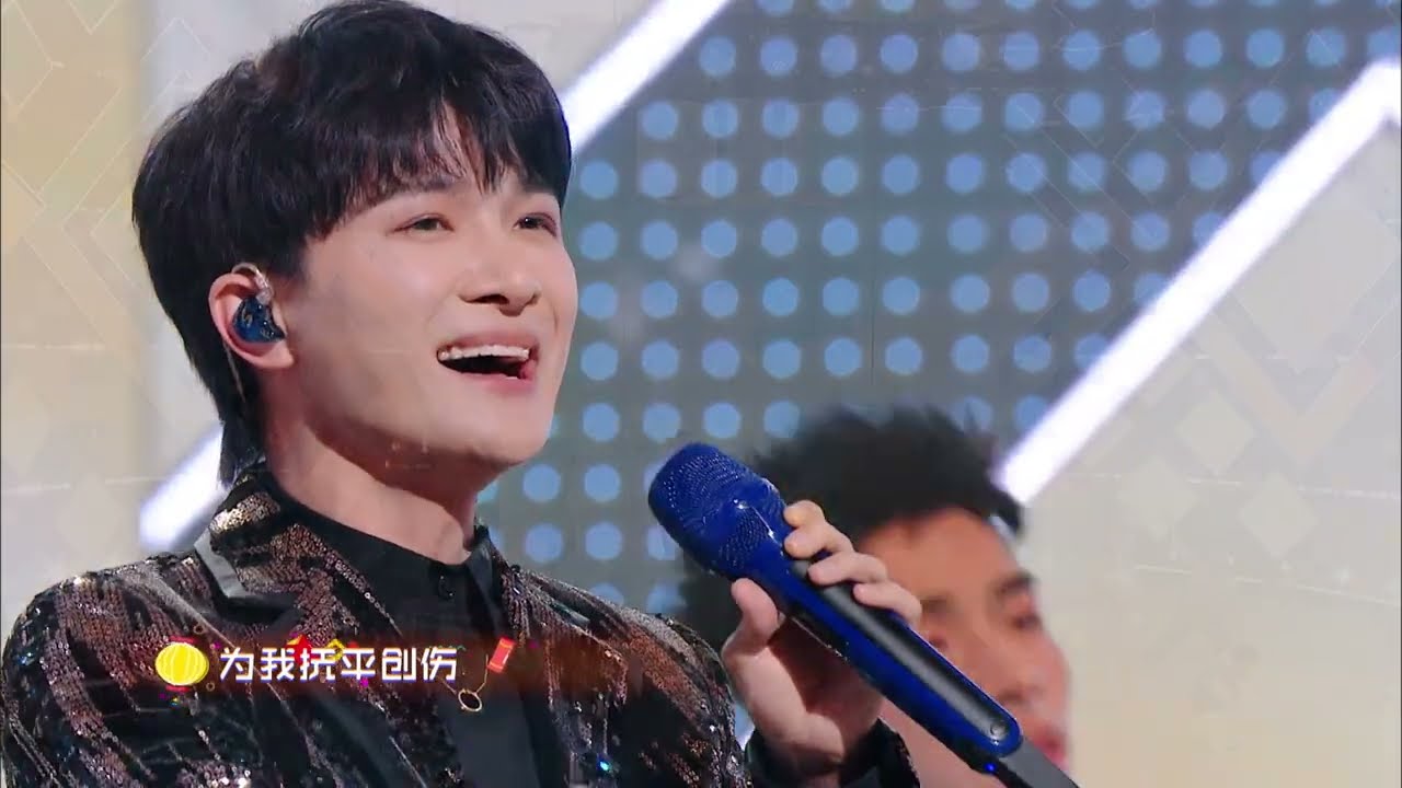 周深深情演唱《故乡的云》，浓浓的思乡情，醉人心怀！