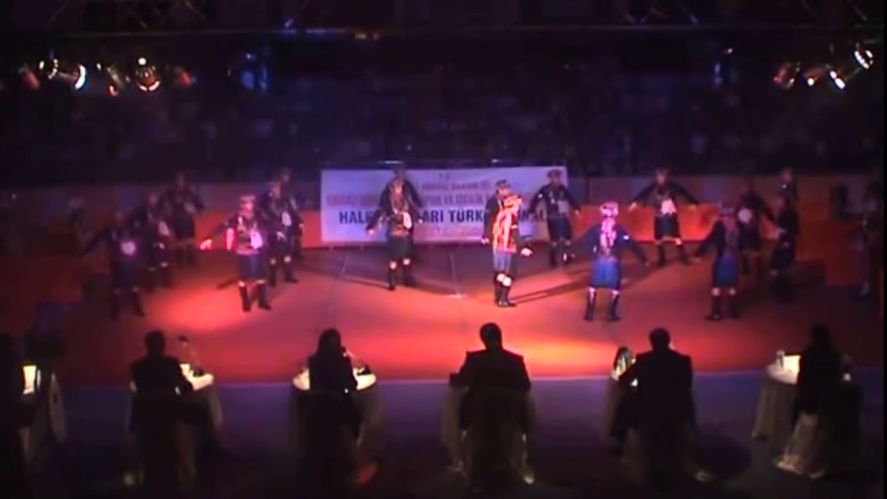 2009 Isparta Türkiye finali Aydın Lisesi folklor performansı