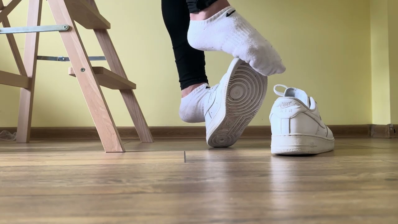 Nike Air Force 1 shoeplay with white nike short ankle socks