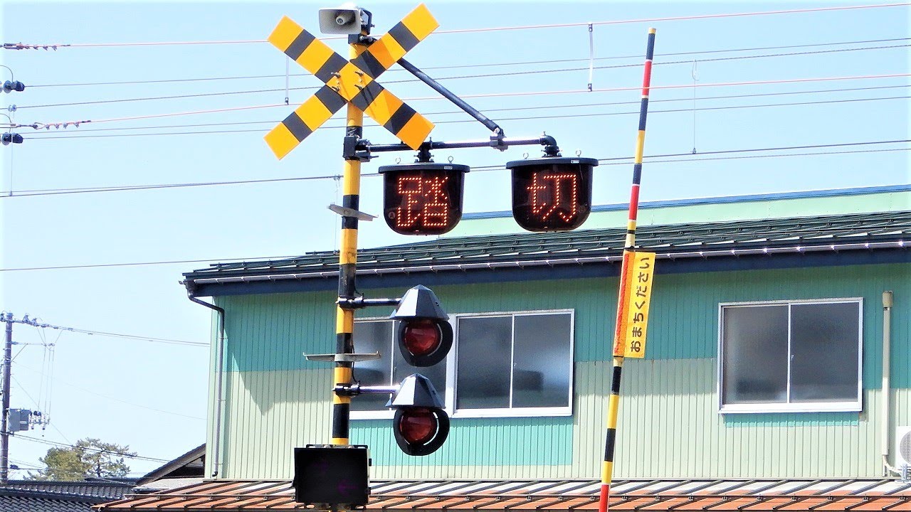 【踏切】えちごトキめき鉄道　両面電光掲示板が変な配置の踏切 (Railroad crossing in Japan)