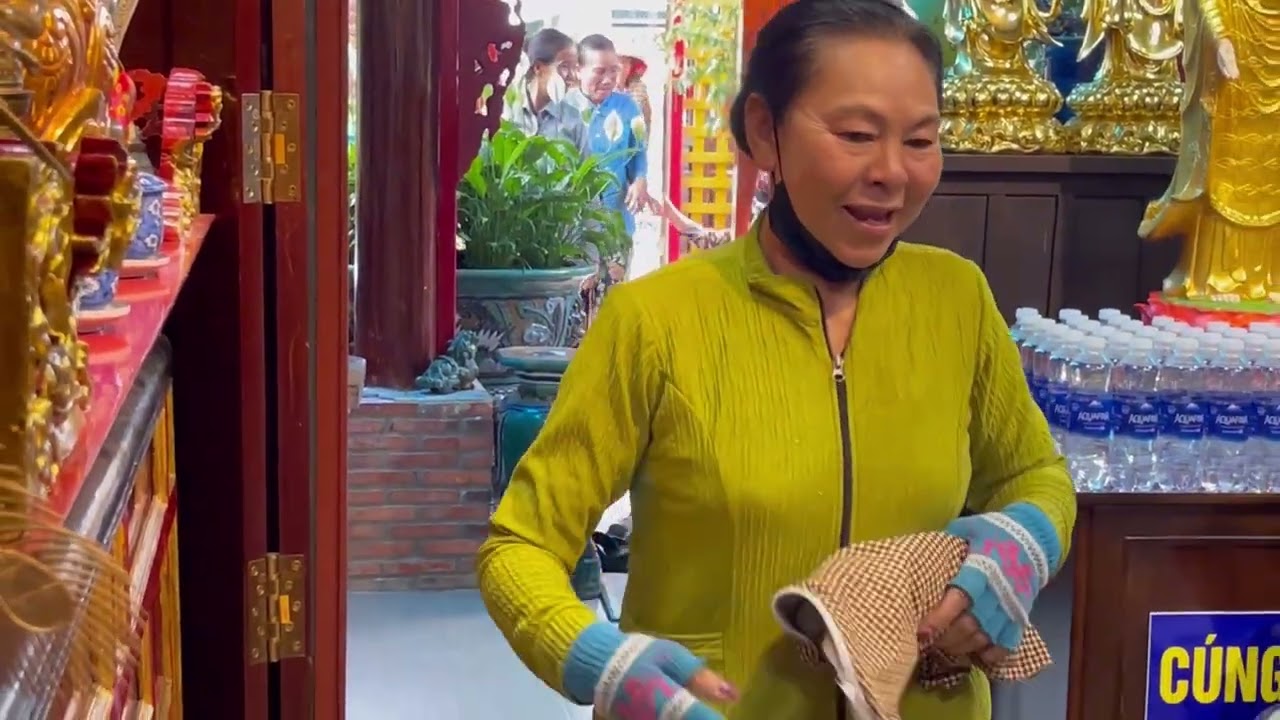 Ngày 8/3 mấy cô cháu đi làm từ thiện, có trách nhiệm nhỏ với cộng đồng 