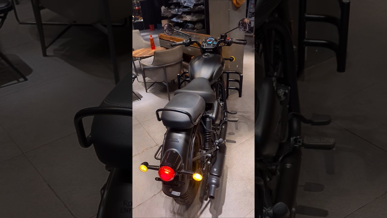 New 2025 Classic 350 - Dark Stealth Black