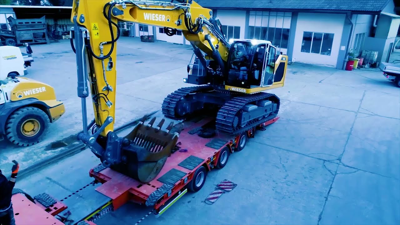 Achtung Schwertransport in S&uuml;dtirol: Verladung eines Raupenbaggers Liebherr 930 @nikocamfilm
