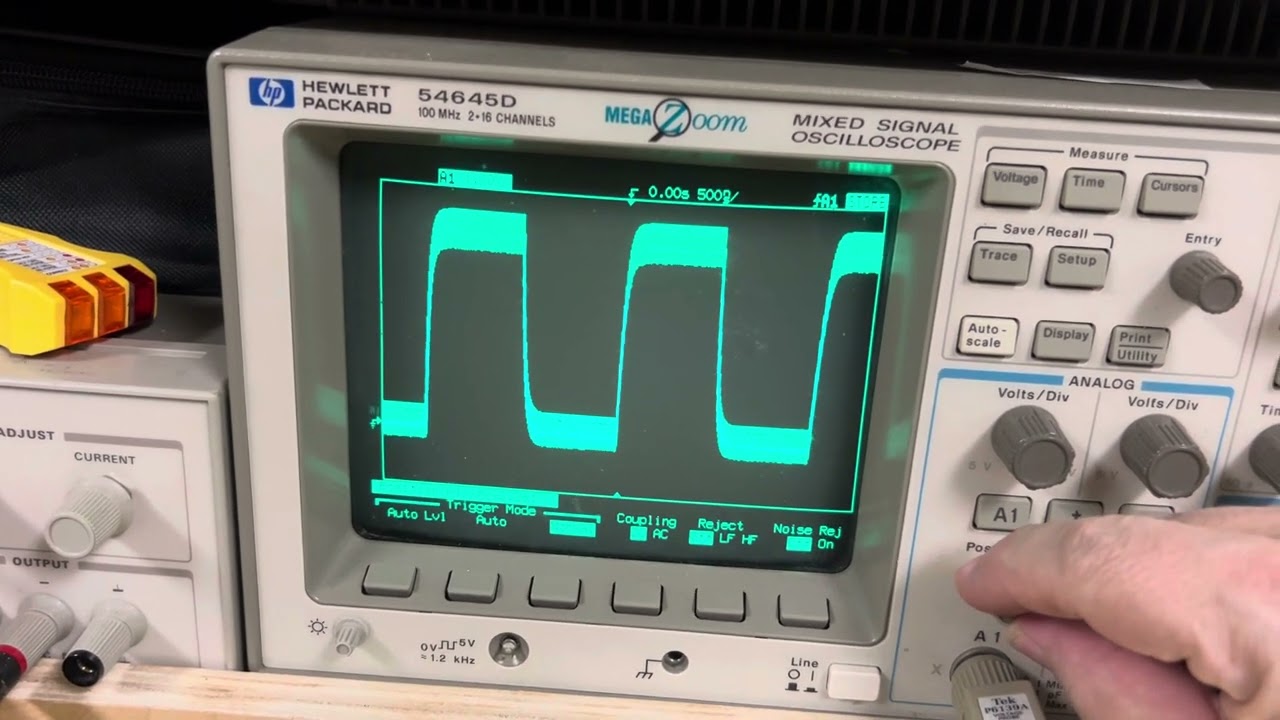 Tektronix TDS5054B vs Tektronix 784D vs HP/Agilent 54645D oscilloscope waveform update rate