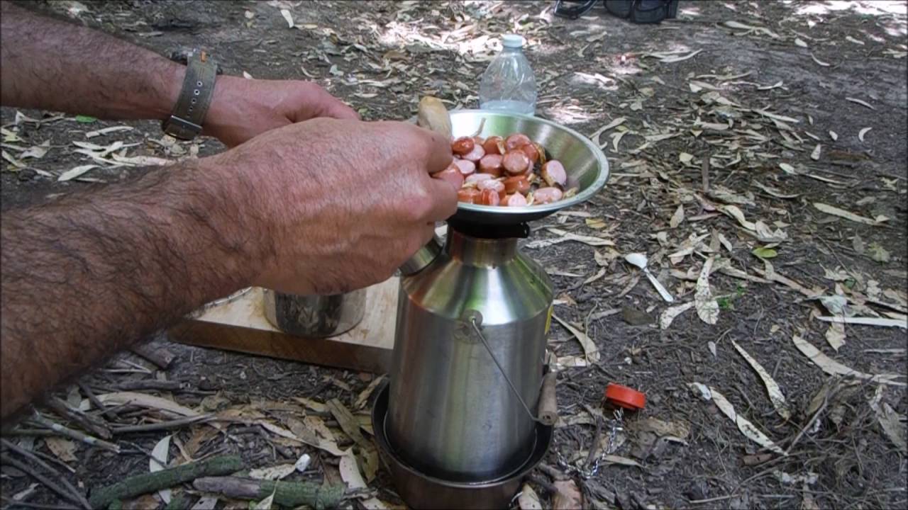 הדגמת בישול על Kelly kettle