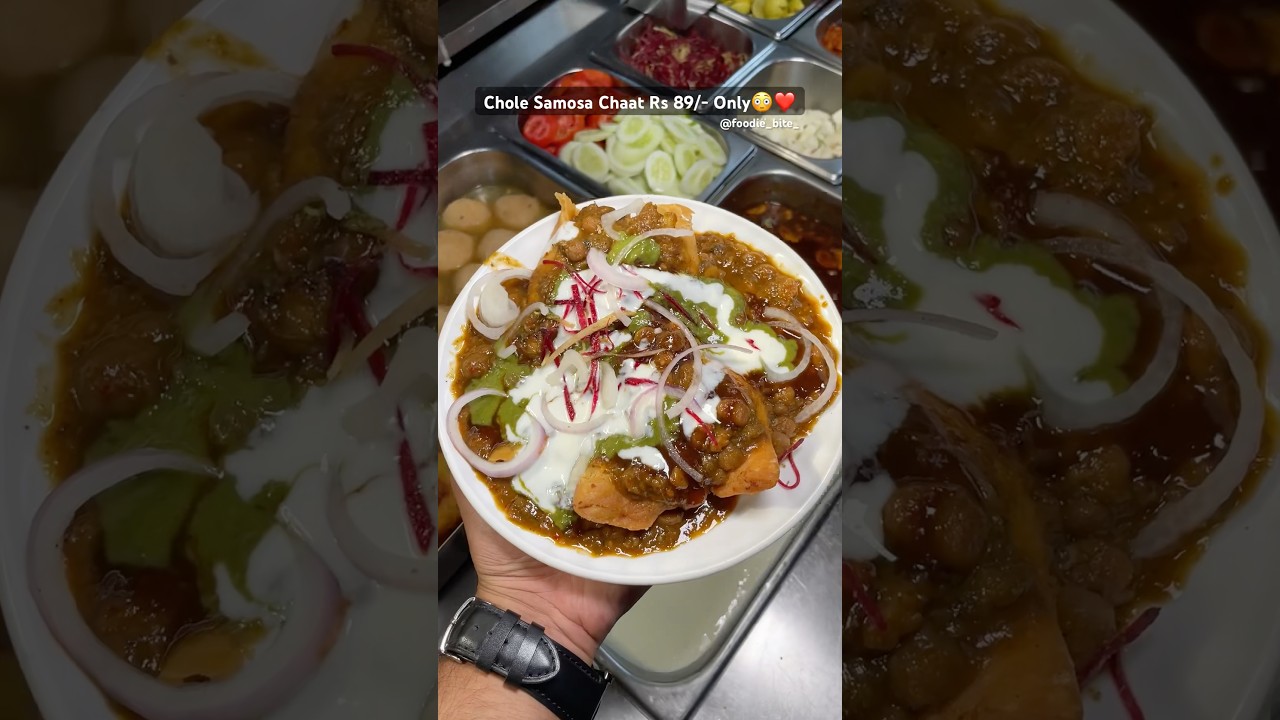 Chole Samose Pasand Hai Apko?🤤❤️#youtubeshorts #trending #viralvideo #samosa #chole #streetfood