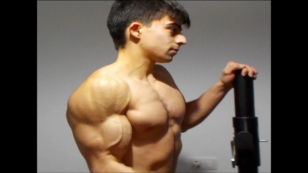 Flexing Biceps & Workout FAT GRIPZ + Elastic Band