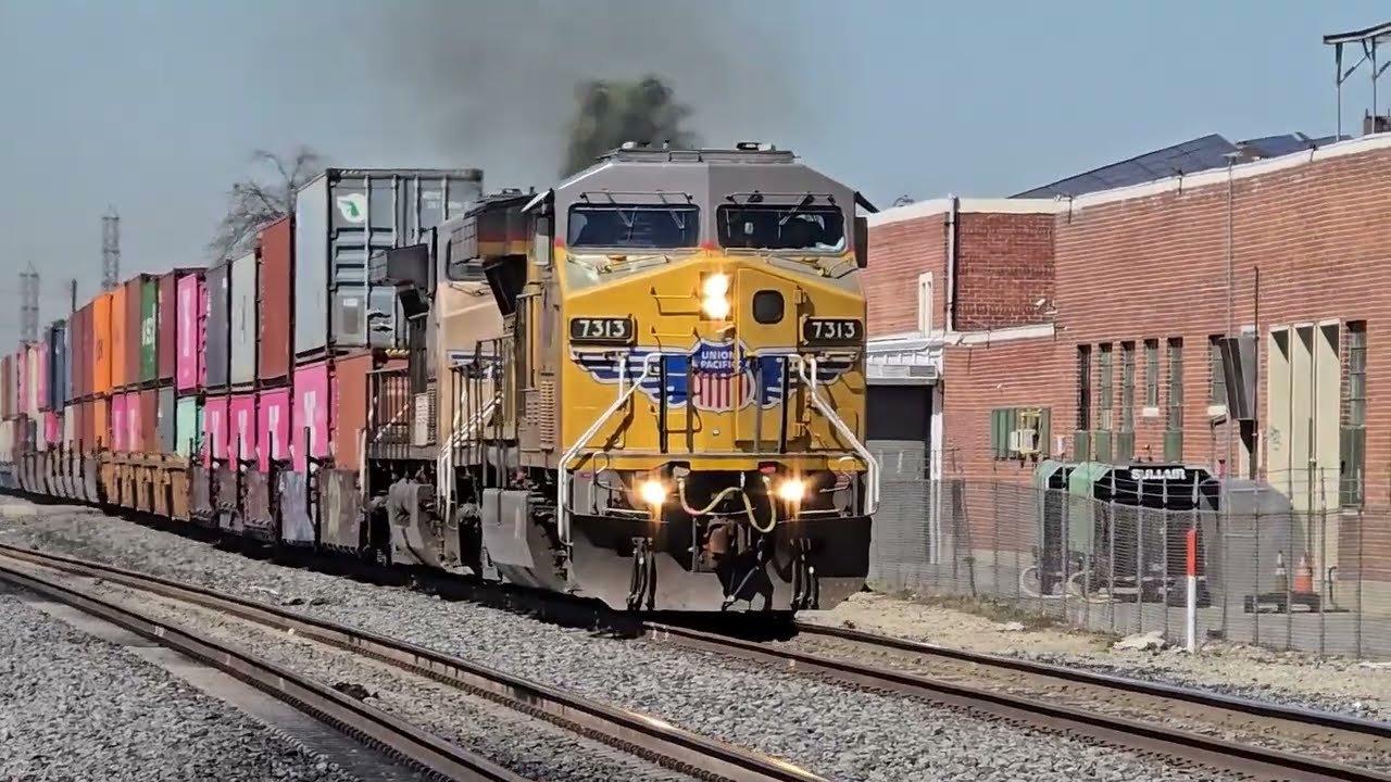 [HD] Heavy Union Pacific Action at Montebello on the Los Angeles Subdivision with Heritage Units!