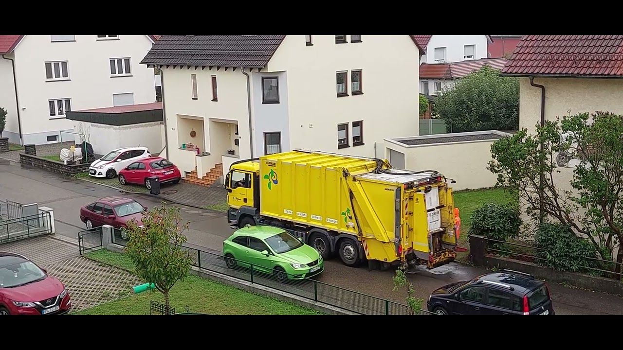 Restmüll Müllabfuhr im Regen am 19.08.2022