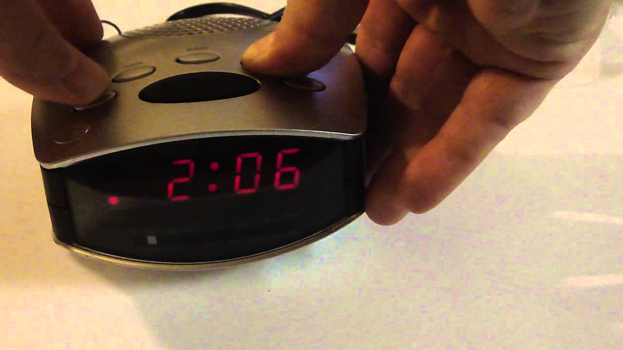 Радиобудильник Durabrand CR-502 AM / FM