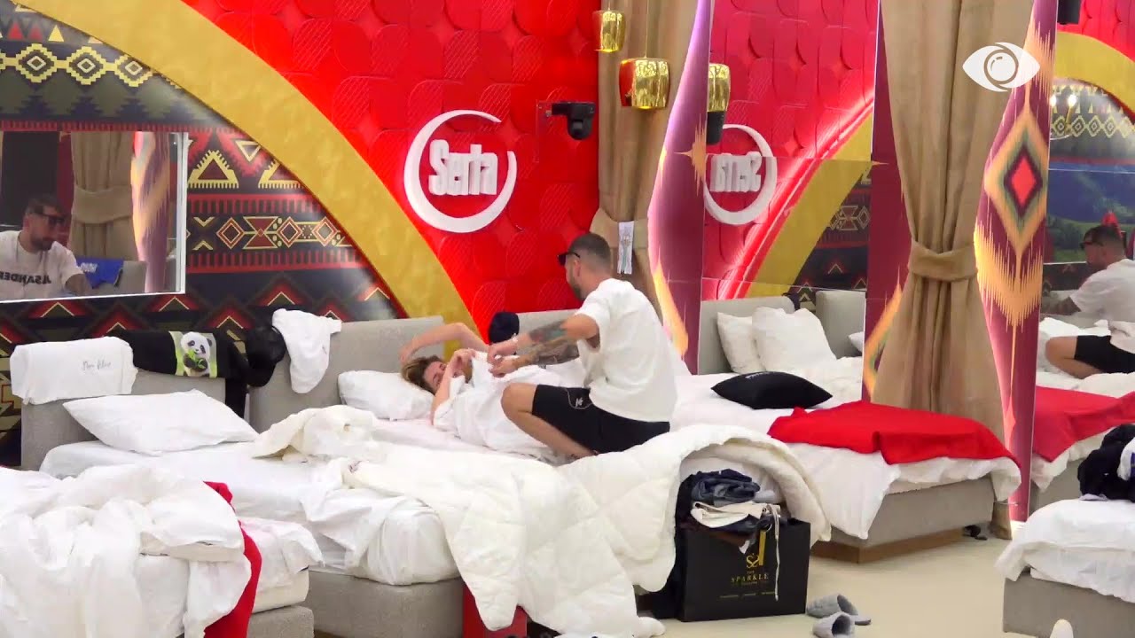 “Ta shikoj pak syrin”/ Romeo zgjon Heidin me puthje - Big Brother Albania VIP 3