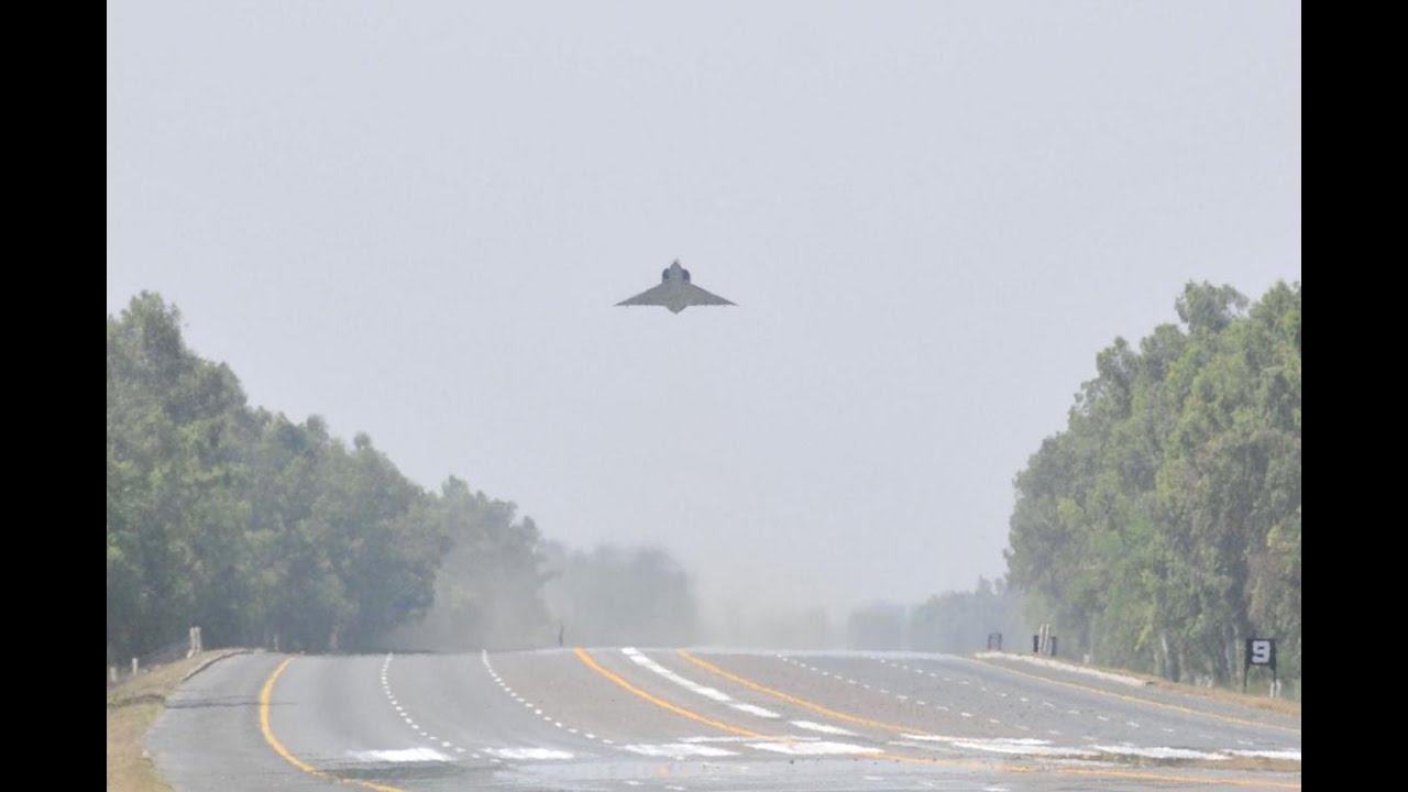 Sonic Boom | PAF Mirage 3 from 'Bandits' Squadron breaks sound barrier.