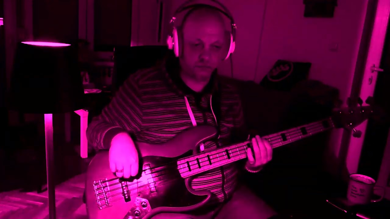 Simply Red - Stars (bass jam)
