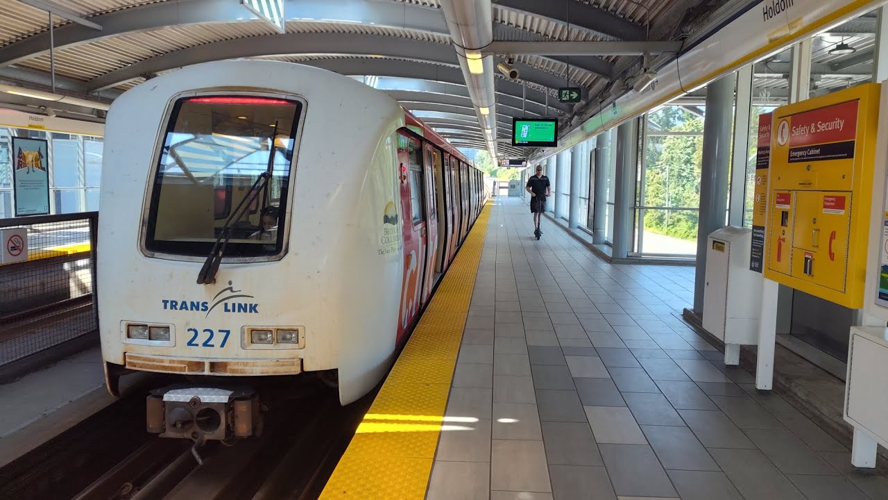 VANCOUVER SKYTRAIN: Holdom Station (full station tour)