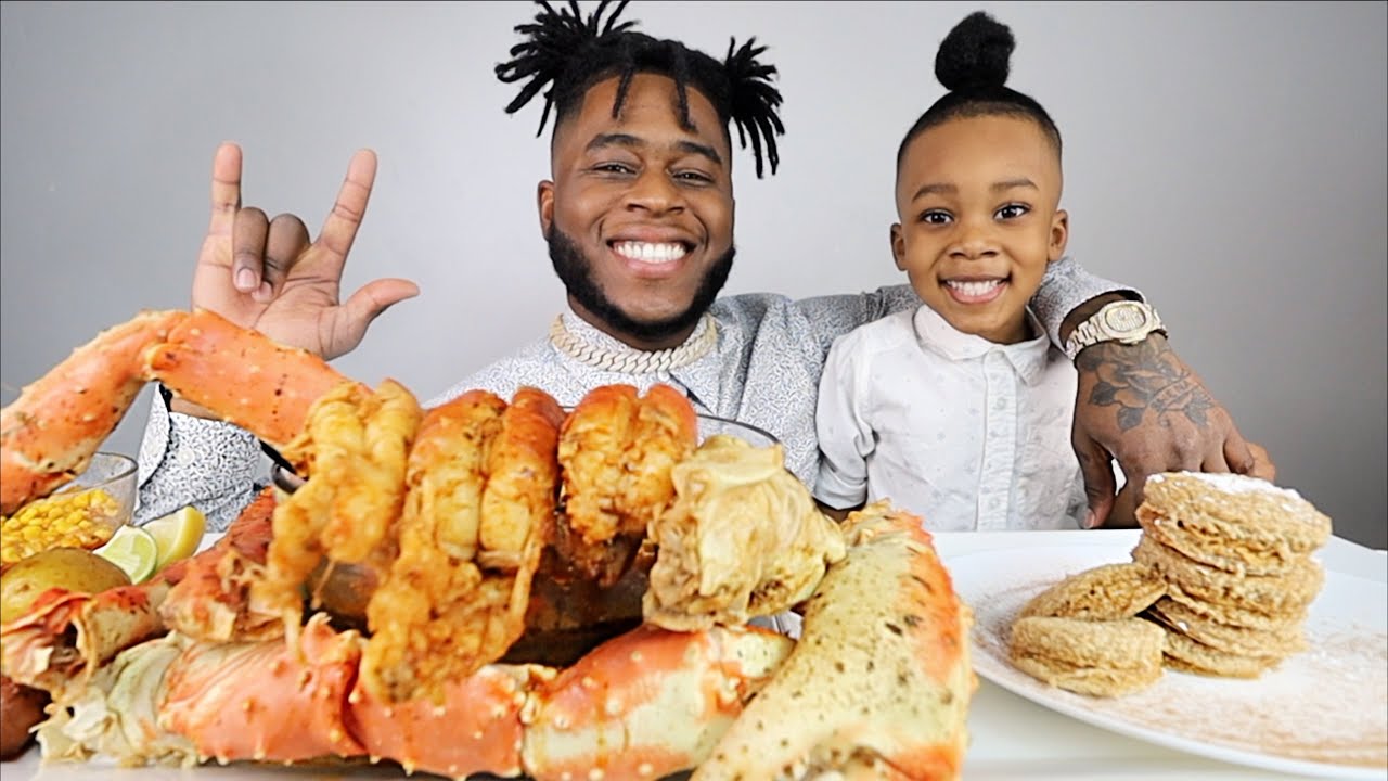 KING CRAB & COLOSSAL BLACK TIGER PRAWNS | SEAFOOD BOIL MUKBANG | 2020 먹방
