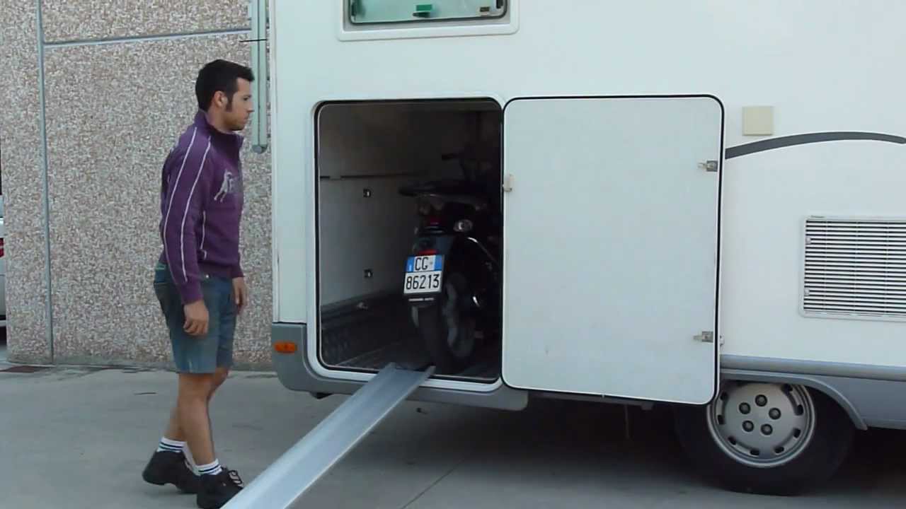 portamoto per camper con gavone